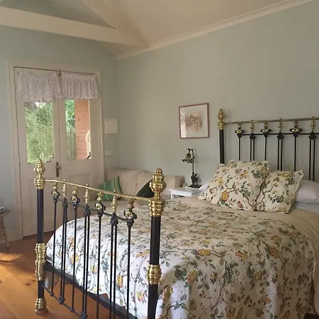 Braeside Garden Cottages-3