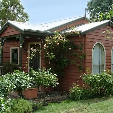 Braeside Garden Cottages-2